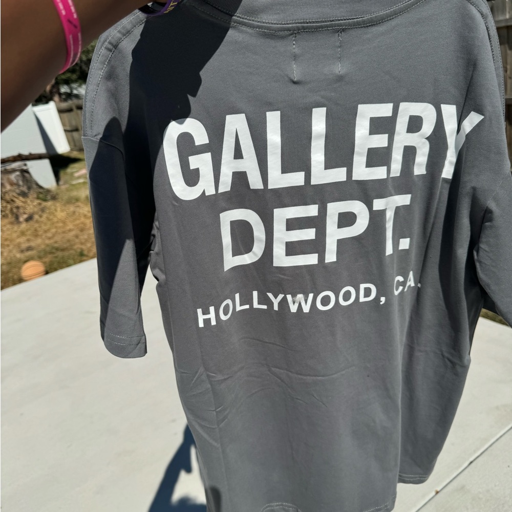 Grey gallery dept shirt size small
